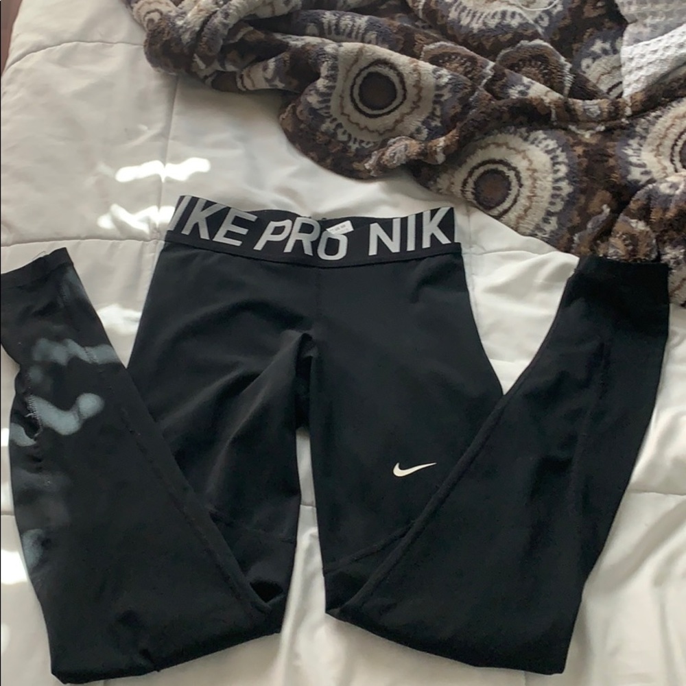 Black Nike pro leggings